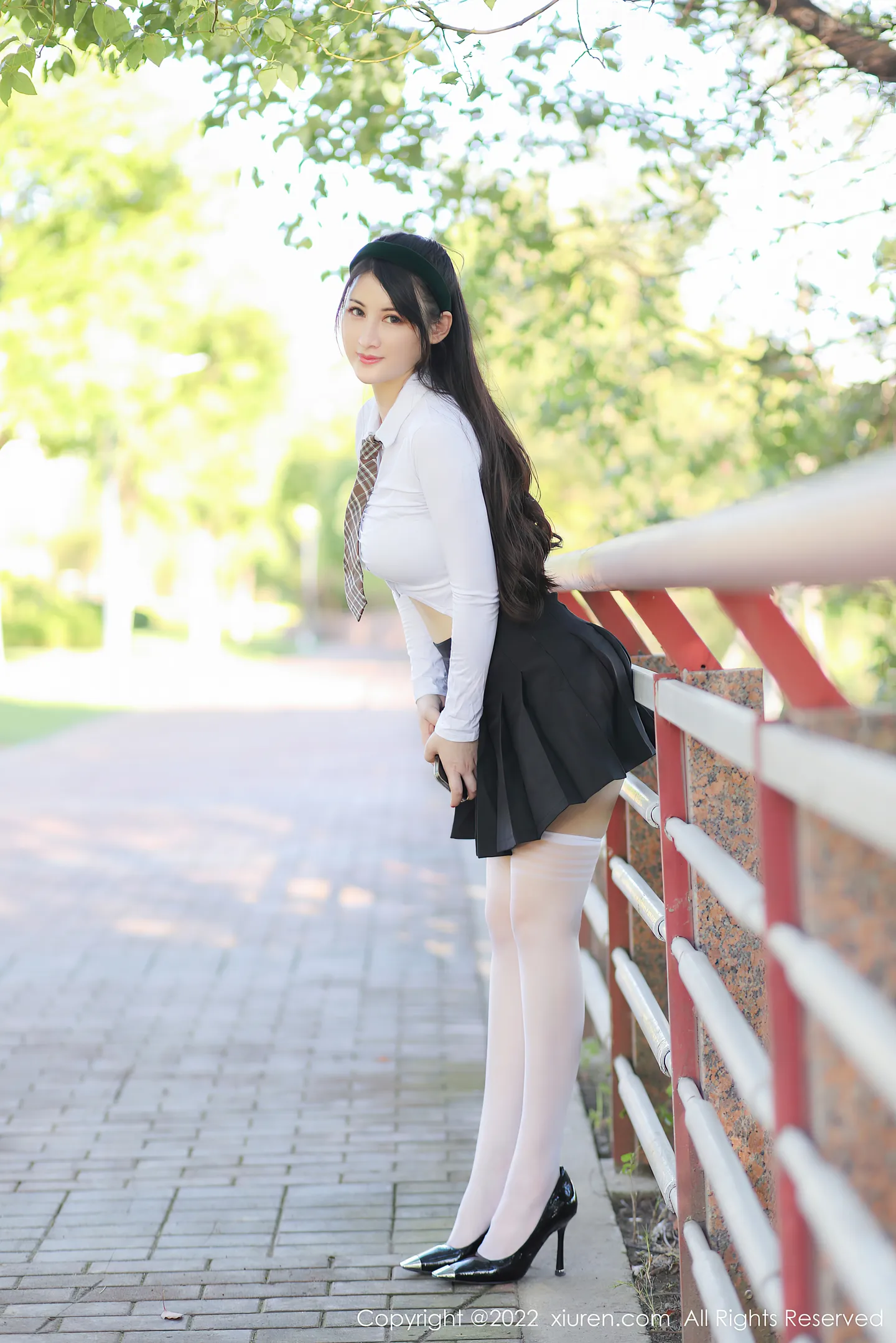 图片[2]-[XiuRen秀人网] VOL.5512 模特诗诗kiki白色短T配黑短裙半脱露性感白色内衣丰满诱惑写真58P-秀人网官方网站